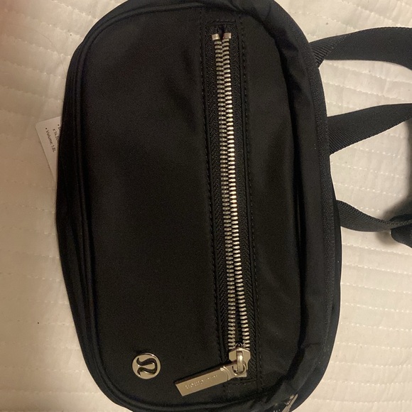 Lululemon black Crossbody fanny pack - Picture 3 of 4